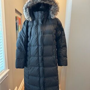 Eddie Bauer Women’s Lodge Down Duffle Coat. Black. Size XXL.